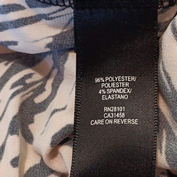 BCBG Black and Cream Abstract Design Dress. Soft Girl. Cateer. - Picture 14 of 16